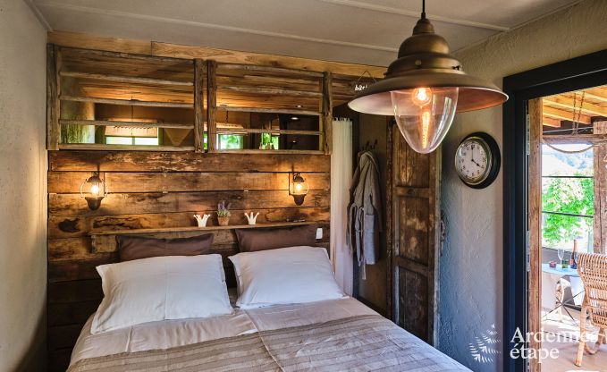 Romantische tiny house voor 2 personen met priv� jacuzzi, houtpelletkachel en tuin in Vielsalm, Ardennen