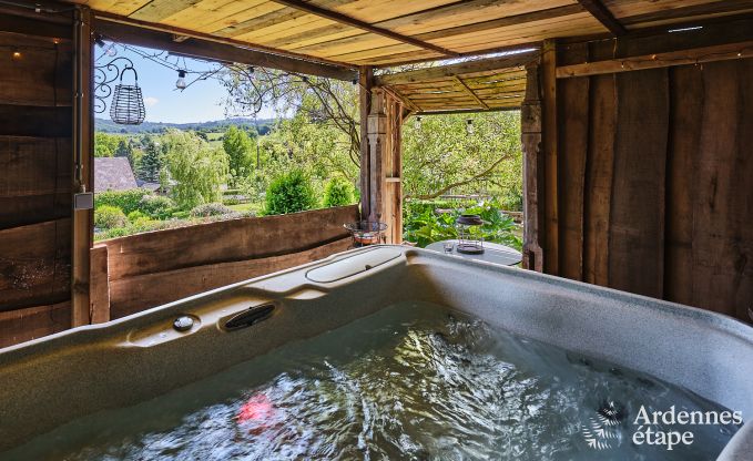 Romantische tiny house voor 2 personen met priv� jacuzzi, houtpelletkachel en tuin in Vielsalm, Ardennen