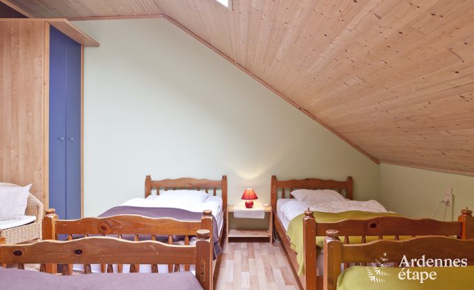 Groot vakantiehuis vlakbij Vielsalm voor 21 personen met 7 slaapkamers, 4 badkamers, speelruimte en privtuin