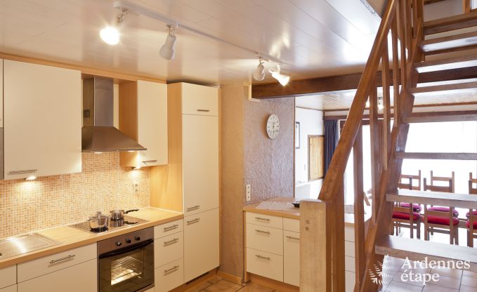 Groot vakantiehuis vlakbij Vielsalm voor 21 personen met 7 slaapkamers, 4 badkamers, speelruimte en privtuin