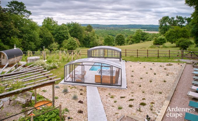 Onvergetelijk verblijf in Villers-en-Fagne: Vakantiehuis met sauna, jacuzzi, overdekt buitenzwembad en adembenemend uitzicht in de Ardennen.