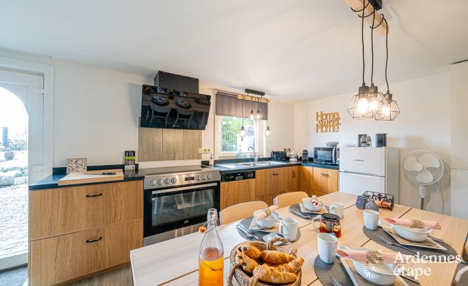 Onvergetelijk verblijf in Villers-en-Fagne: Vakantiehuis met sauna, jacuzzi, overdekt buitenzwembad en adembenemend uitzicht in de Ardennen.