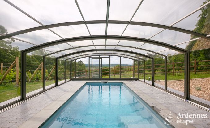 Onvergetelijk verblijf in Villers-en-Fagne: Vakantiehuis met sauna, jacuzzi, overdekt buitenzwembad en adembenemend uitzicht in de Ardennen.