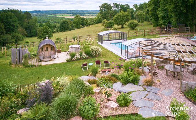 Onvergetelijk verblijf in Villers-en-Fagne: Vakantiehuis met sauna, jacuzzi, overdekt buitenzwembad en adembenemend uitzicht in de Ardennen.