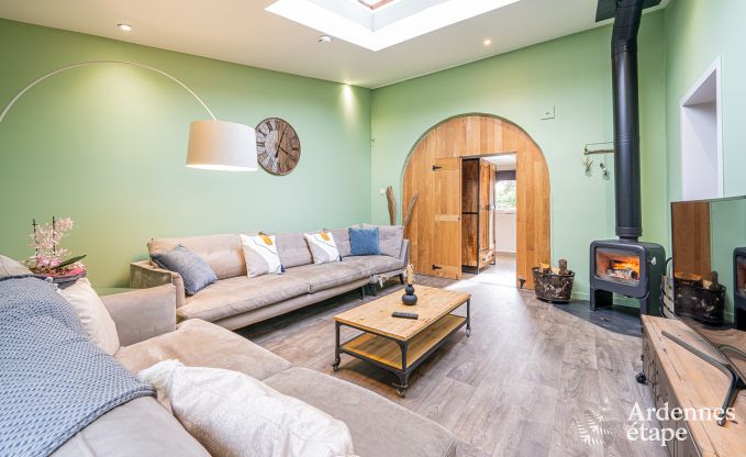 Onvergetelijk verblijf in Villers-en-Fagne: Vakantiehuis met sauna, jacuzzi, overdekt buitenzwembad en adembenemend uitzicht in de Ardennen.