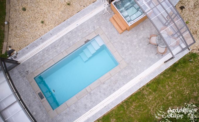 Onvergetelijk verblijf in Villers-en-Fagne: Vakantiehuis met sauna, jacuzzi, overdekt buitenzwembad en adembenemend uitzicht in de Ardennen.