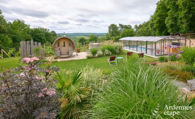 Onvergetelijk verblijf in Villers-en-Fagne: Vakantiehuis met sauna, jacuzzi, overdekt buitenzwembad en adembenemend uitzicht in de Ardennen.