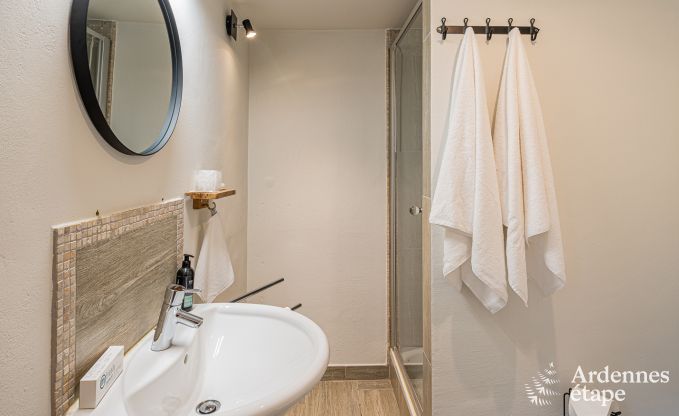 Onvergetelijk verblijf in Villers-en-Fagne: Vakantiehuis met sauna, jacuzzi, overdekt buitenzwembad en adembenemend uitzicht in de Ardennen.