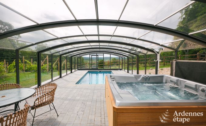 Comfortabele vakantiewoning voor 10 personen in Villers-en-Fagne met overdekt buitenzwembad en jacuzzi