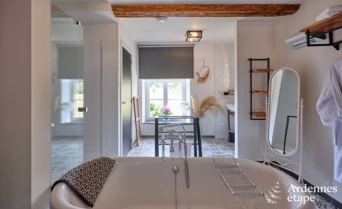 Comfortabele vakantiewoning voor 10 personen in Villers-en-Fagne met overdekt buitenzwembad en jacuzzi