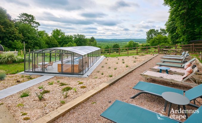 Comfortabele vakantiewoning voor 10 personen in Villers-en-Fagne met overdekt buitenzwembad en jacuzzi