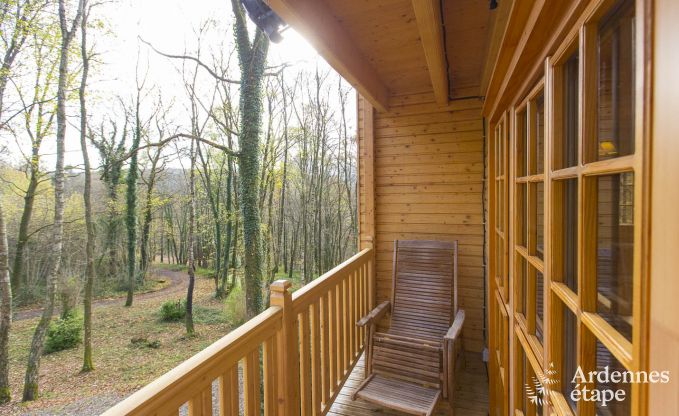Luxe chalet met bubbelbad en sauna in Viroinval, midden in de natuur