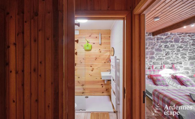 Charmante cottage voor 8 personen in Viroinval: sauna, kachel, bos dichtbij