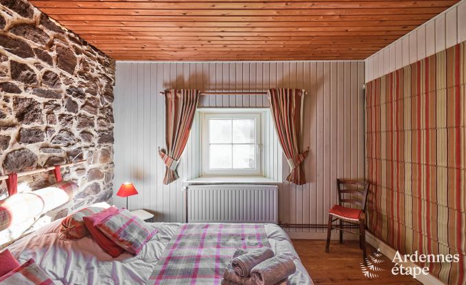 Charmante cottage voor 8 personen in Viroinval: sauna, kachel, bos dichtbij