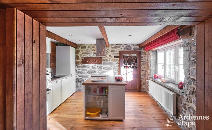 Charmante cottage voor 8 personen in Viroinval: sauna, kachel, bos dichtbij