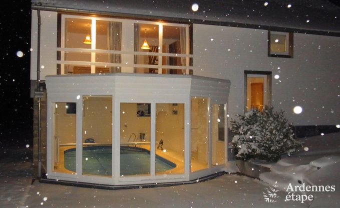 Luxe villa met binnenzwembad in Weismes voor 9 personen