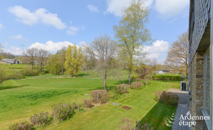 Ruim en hondvriendelijk vakantiehuis in Waimes met zwembad