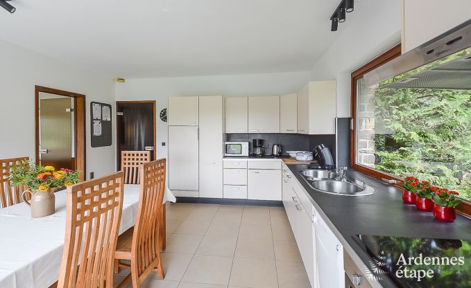 Ruim en hondvriendelijk vakantiehuis in Waimes met zwembad