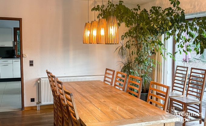 Ruim en hondvriendelijk vakantiehuis in Waimes met zwembad