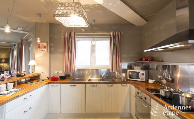 Ruime vakantiewoning met priv�tuin in Waimes voor 15 personen