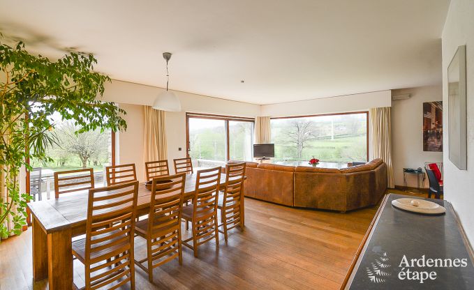 Ruim en hondvriendelijk vakantiehuis in Waimes met zwembad