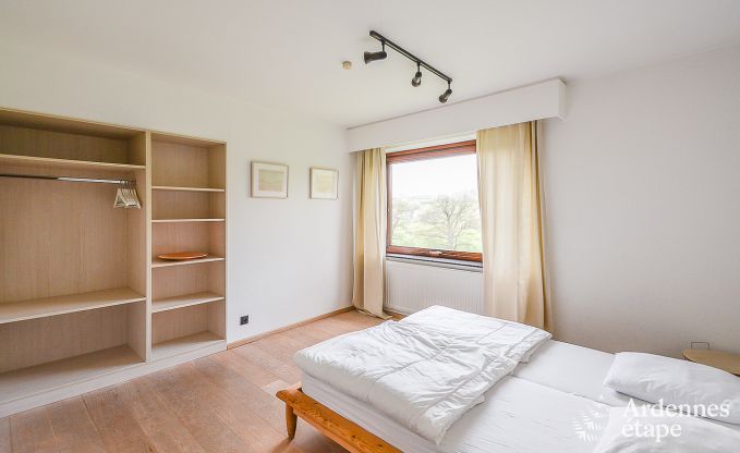 Ruim en hondvriendelijk vakantiehuis in Waimes met zwembad