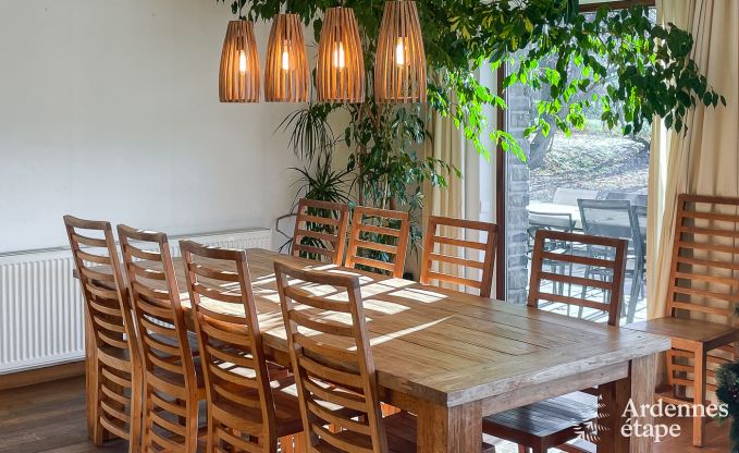 Ruim en hondvriendelijk vakantiehuis in Waimes met zwembad