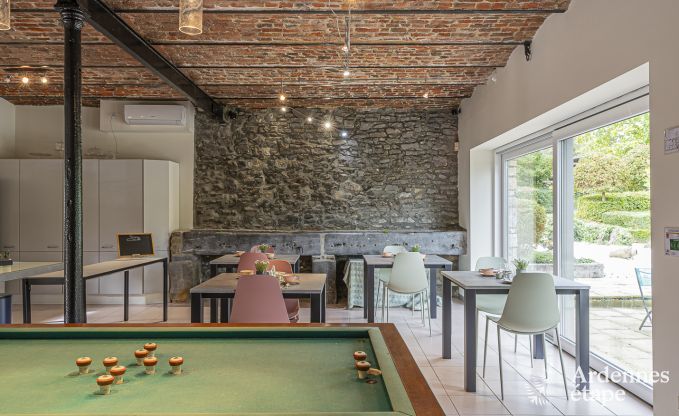 Vakantiehuis in Walcourt, Ardennen, 6 personen, 3 slaapkamers, buitenzwembad, gemeenschappelijke tuin, moderne voorzieningen