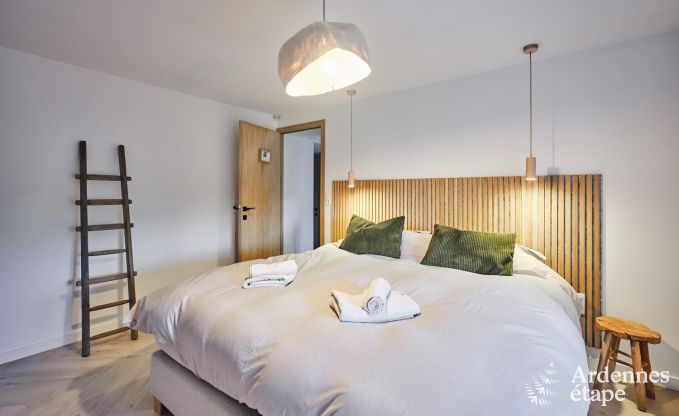 Charmante dorpswoning voor 10 personen in Yvoir: hottub, open haard, grote priv�tuin