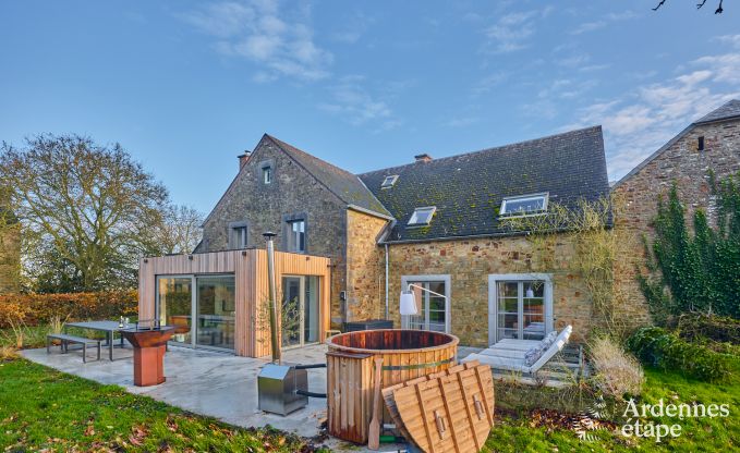 Charmante dorpswoning voor 10 personen in Yvoir: hottub, open haard, grote priv�tuin