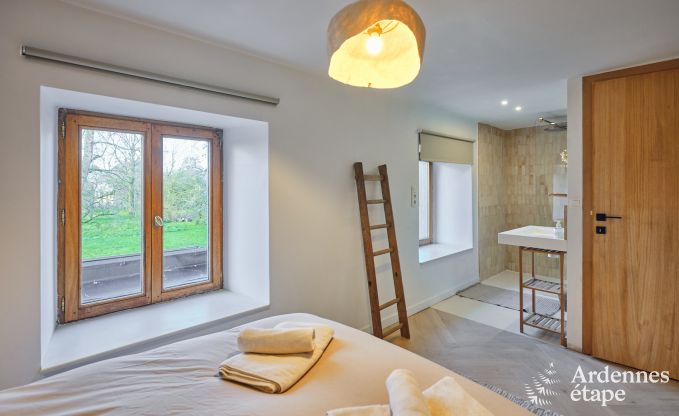 Charmante dorpswoning voor 10 personen in Yvoir: hottub, open haard, grote priv�tuin