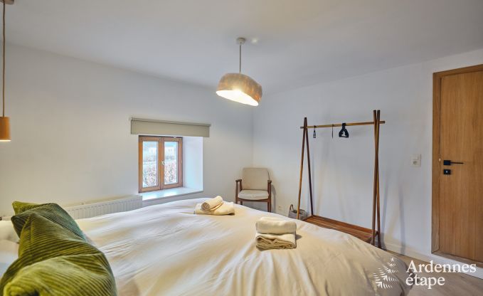 Charmante dorpswoning voor 10 personen in Yvoir: hottub, open haard, grote priv�tuin