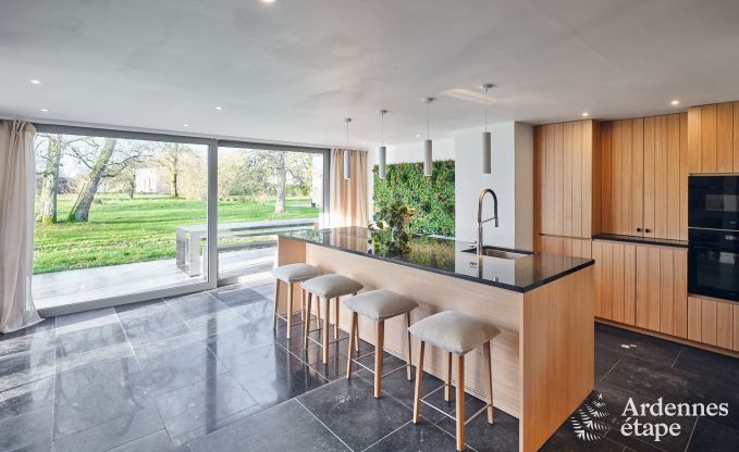 Charmante dorpswoning voor 10 personen in Yvoir: hottub, open haard, grote priv�tuin