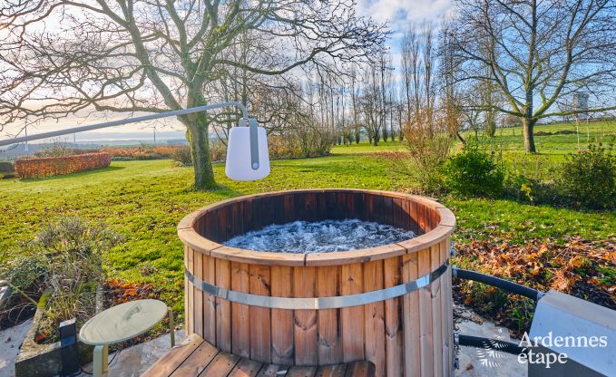 Charmante dorpswoning voor 10 personen in Yvoir: hottub, open haard, grote priv�tuin