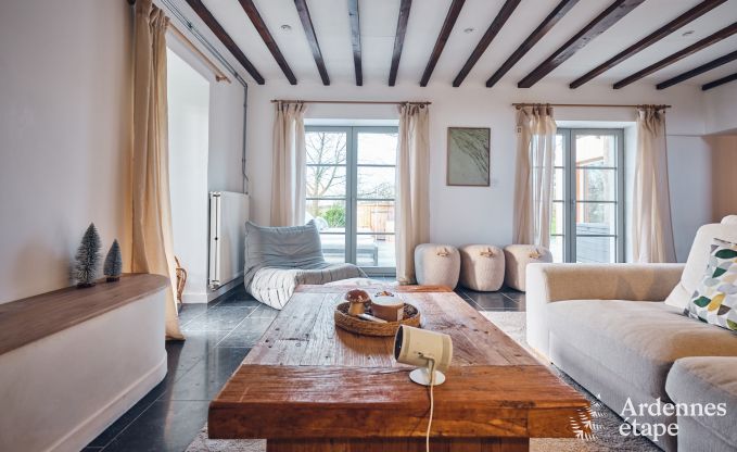 Charmante dorpswoning voor 10 personen in Yvoir: hottub, open haard, grote priv�tuin